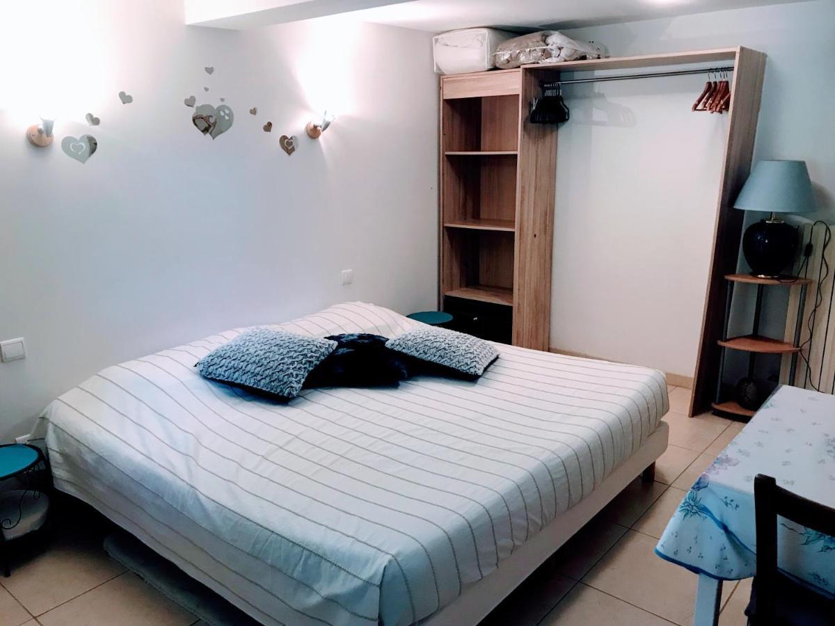 Chambre Et Salle De Bain Prive S'Ouvrant Sur Terrasse, Jardin Et Cuisine D'Ete กีญ็อง ภายนอก รูปภาพ
